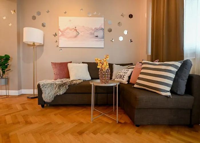 Premium Urban Living - Stylish Apartments At Universitate Prime Location