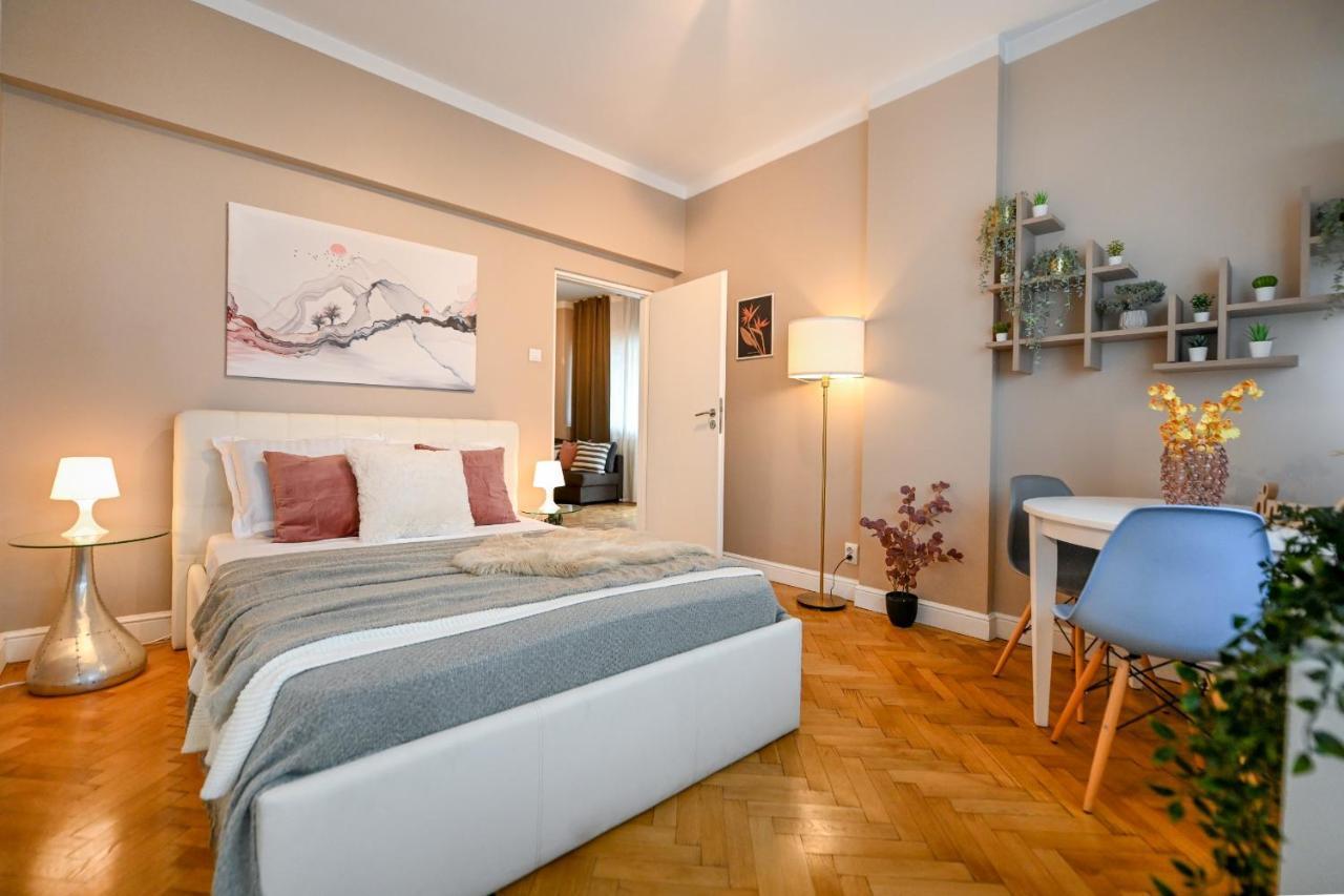 Premium Urban Living - Stylish At Universitate Prime Location Apartment Bukarest