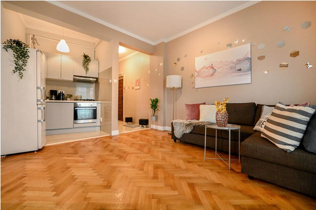 Premium Urban Living - Stylish At Universitate Prime Location